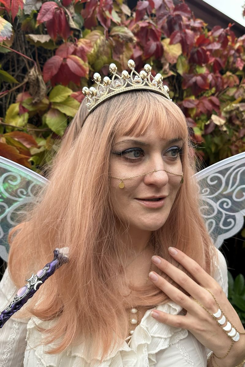 złoty diadem z perłami i kryształkami korona tiara ametyst studio agata marglewska